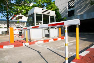 magnetic boom barrier